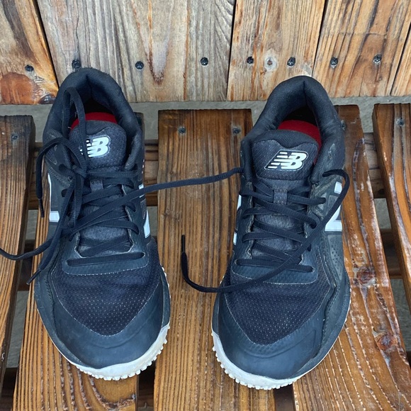 Mens turf shoes NB worn only a few times. Black and white in color size 8.5 - Picture 2 of 4